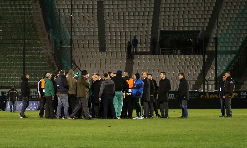 Το ντου των οπαδών στον Αλαφούζο (photos+video)