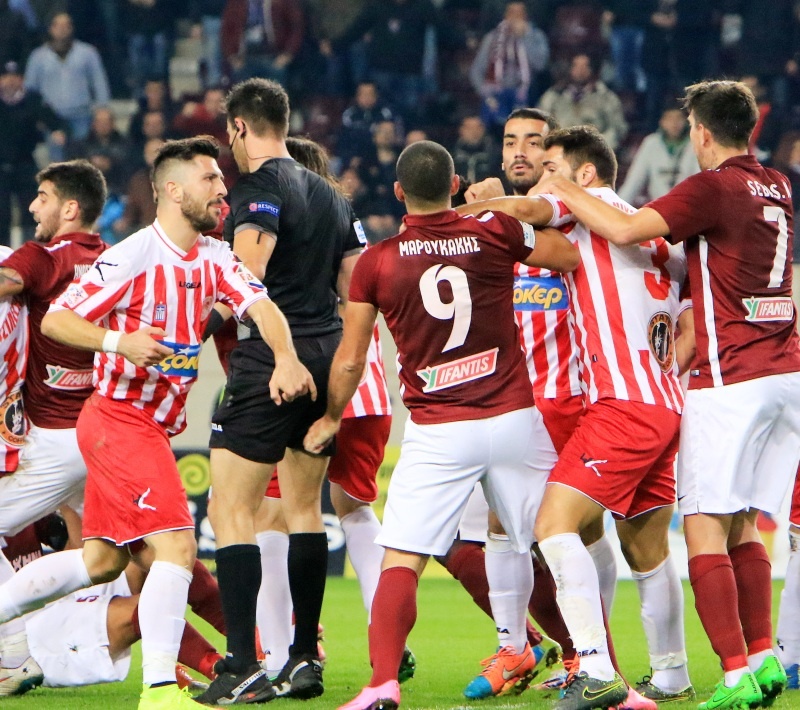 Μαλλιά κουβάρια στο ΑΕΛ-Ολυμπιακός Βόλου! (photos)