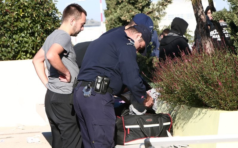 Συγκλονιστικές εικόνες από τα επεισόδια Σέρβων και Κροατών (photos)