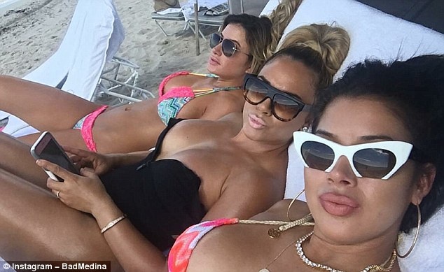 Πετάει λεφτά σε γυμνές στρίπερ ο Μέιγουεδερ! (photos+video)