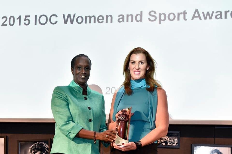 Ύψιστη τιμή για τη πρόεδρο του ΣΕΟ, Βούλα Κοζομπόλη, από τη ΔΟΕ