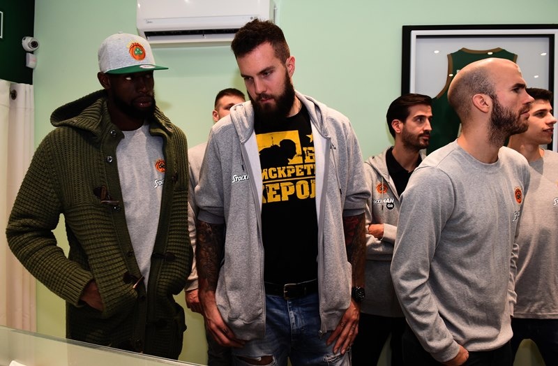 «Πράσινη» λάμψη στα εγκαίνια του PAO Shop (photos)