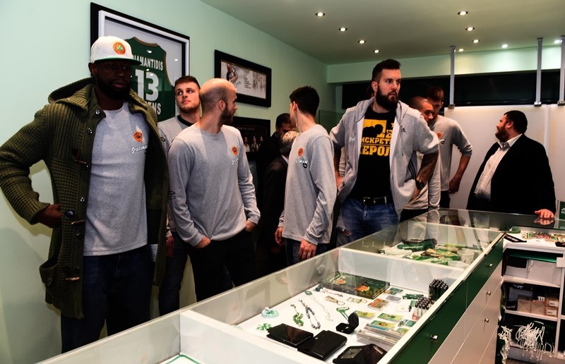 «Πράσινη» λάμψη στα εγκαίνια του PAO Shop (photos)