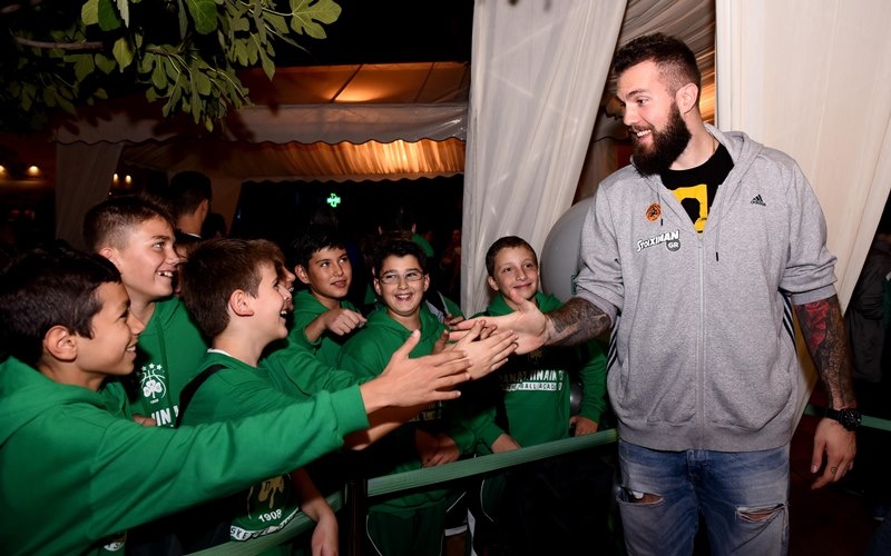 «Πράσινη» λάμψη στα εγκαίνια του PAO Shop (photos)