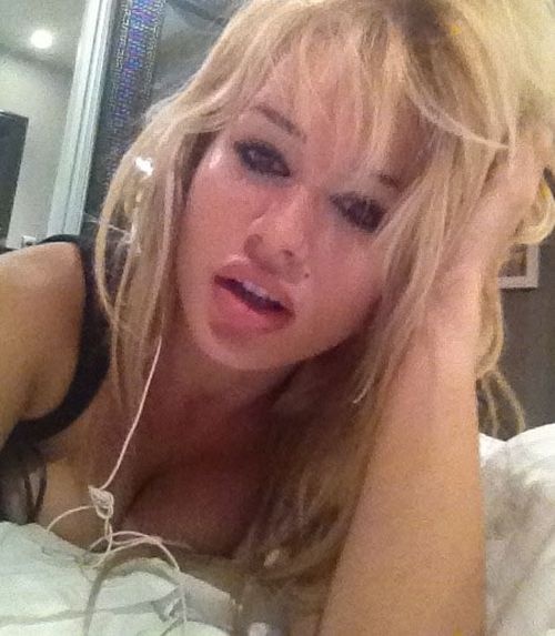 Γνωστή τηλεπερσόνα μας «πετάει» τα μάτια έξω! (photos+video)