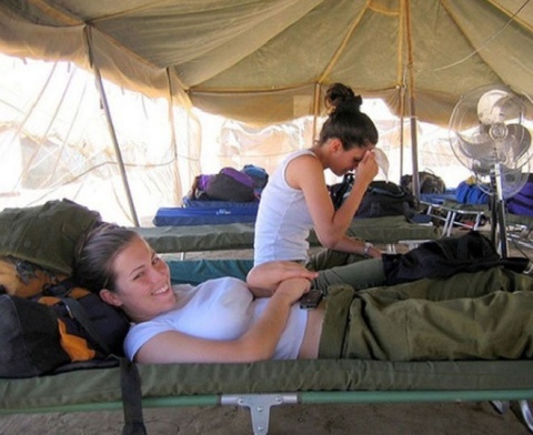 Τα καυτά κορίτσια του στρατού! (photos)