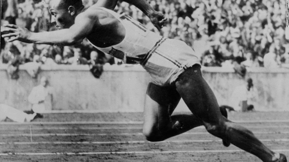 Jesse Owens: Ο έγχρωμος που θριάμβευσε στην έδρα της Άριας Φυλής (photos+videos)