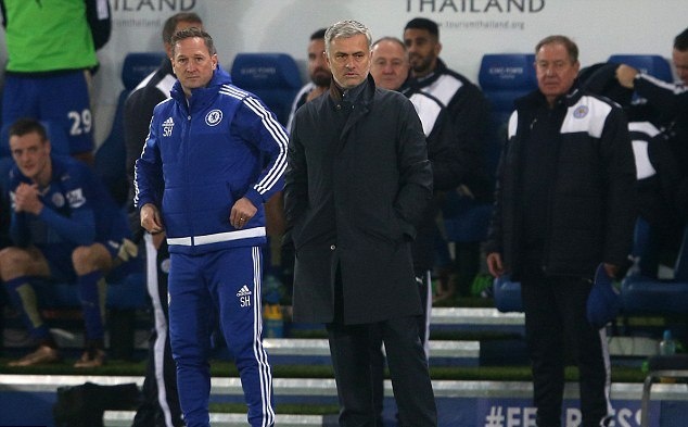 Έφυγε σαν… κλέφτης ο Μουρίνιο (photos+video)