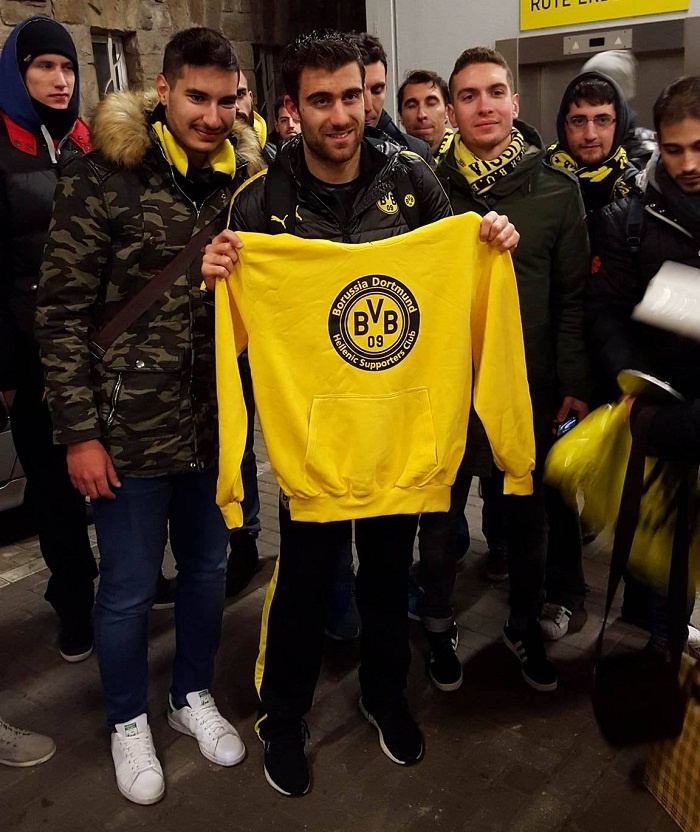Ντόρτμουντ: Οι Έλληνες βράβευσαν τον Sokratis (photos)
