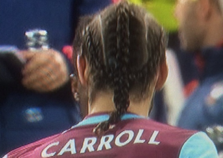 Γέλια προκάλεσε το νέο λουκ του Άντι Κάρολ (photos)