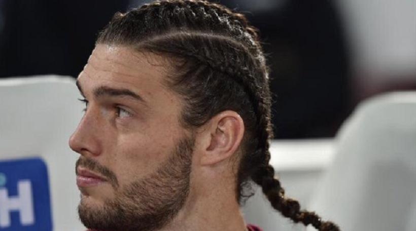 Γέλια προκάλεσε το νέο λουκ του Άντι Κάρολ (photos)