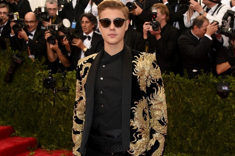 Οι 8 πιο στιλάτες εμφανίσεις διάσημων ανδρών για το 2015