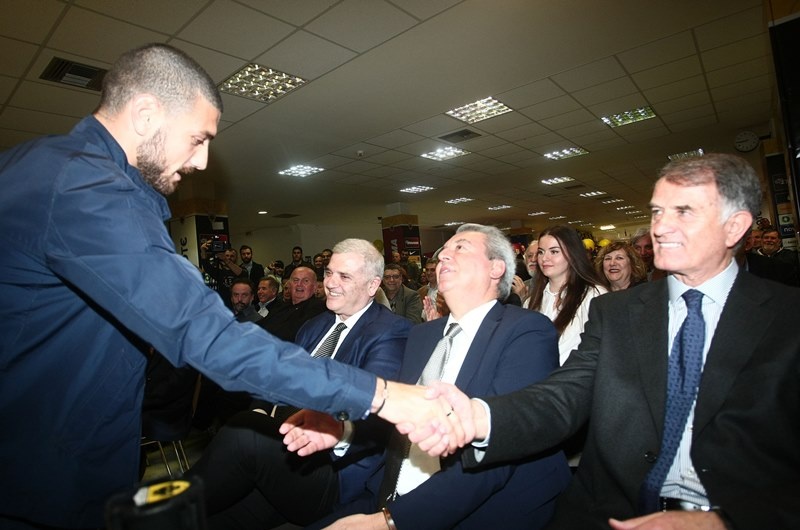 Μελισσανίδης: «Κανείς περισσότερο» (photos)