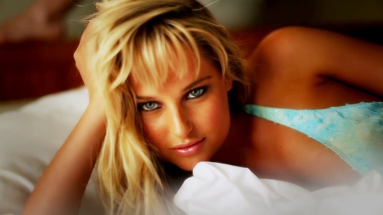 Θες να δεις γυμνή τη διάσημη ξανθιά; (photos)