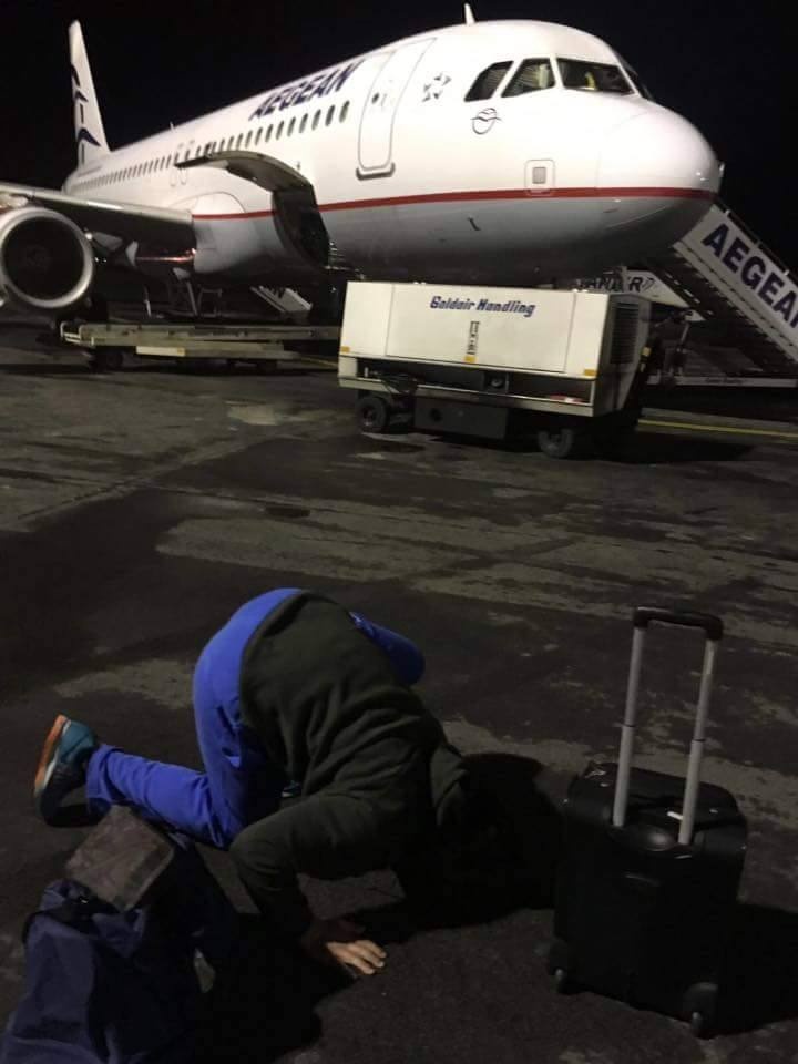 ΑΠΙΣΤΕΥΤΟ! Παίκτης του Φάρου φιλάει το έδαφος μετά το θρίλερ στον αέρα (photo)