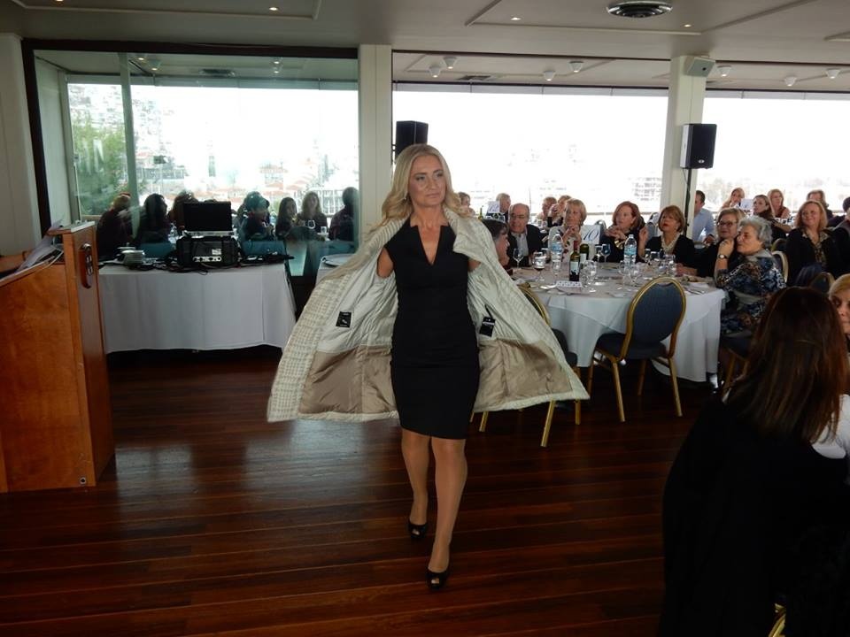 Οι Ολυμπιονίκες σε επίδειξη μόδας για ιερό σκοπό (photos)