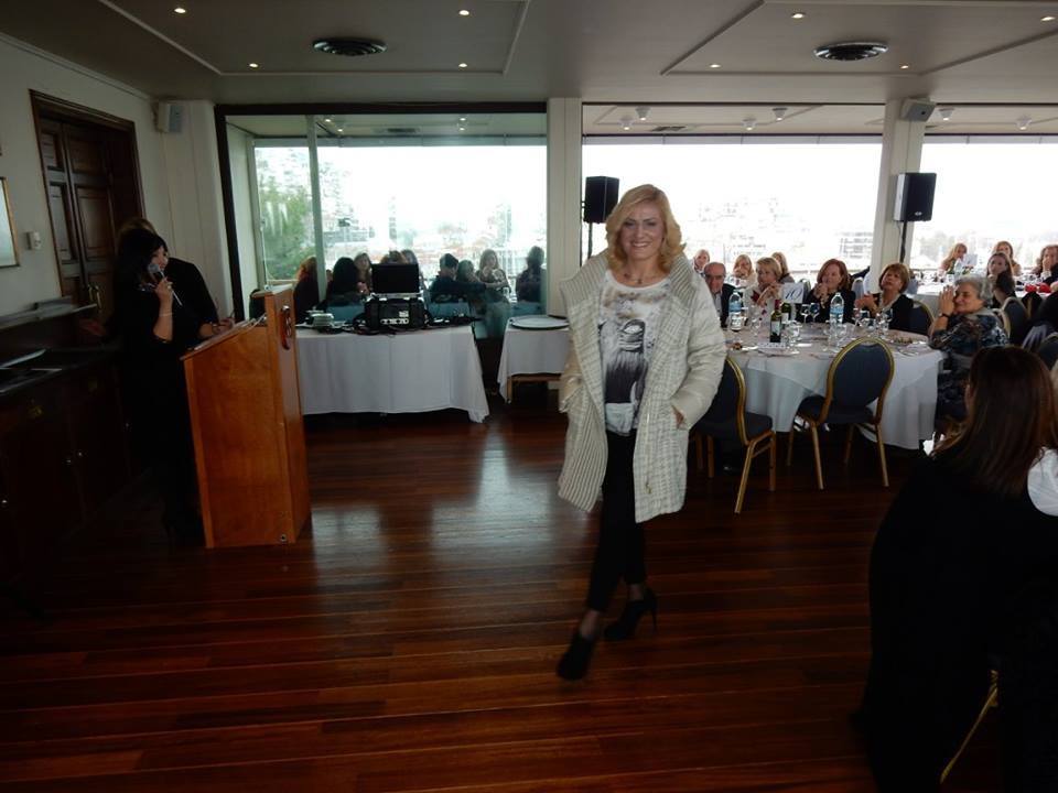 Οι Ολυμπιονίκες σε επίδειξη μόδας για ιερό σκοπό (photos)