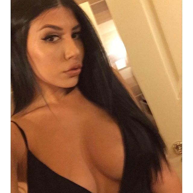 Αυτή είναι η Ελληνίδα που μοιράζει τρελό πόνο με την κορμάρα της! (photos)