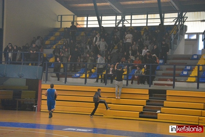 Απίστευτο ξύλο σε αγώνα σχολικού πρωταθλήματος Κεφαλλονιάς! (photos)