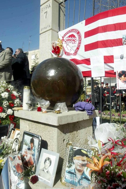 Ολυμπιακός-Θύρα 7: Έγινε... 35 η μαύρη επέτειος (photos+videos)