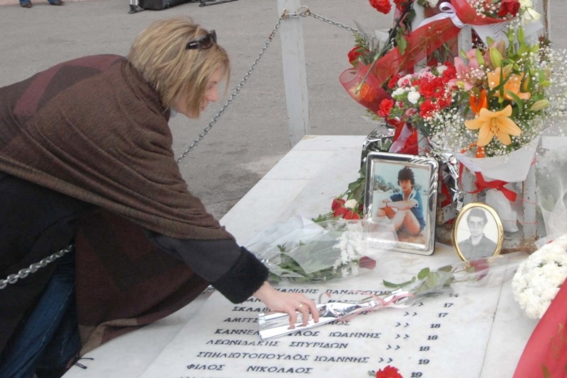 Ολυμπιακός-Θύρα 7: Έγινε... 35 η μαύρη επέτειος (photos+videos)