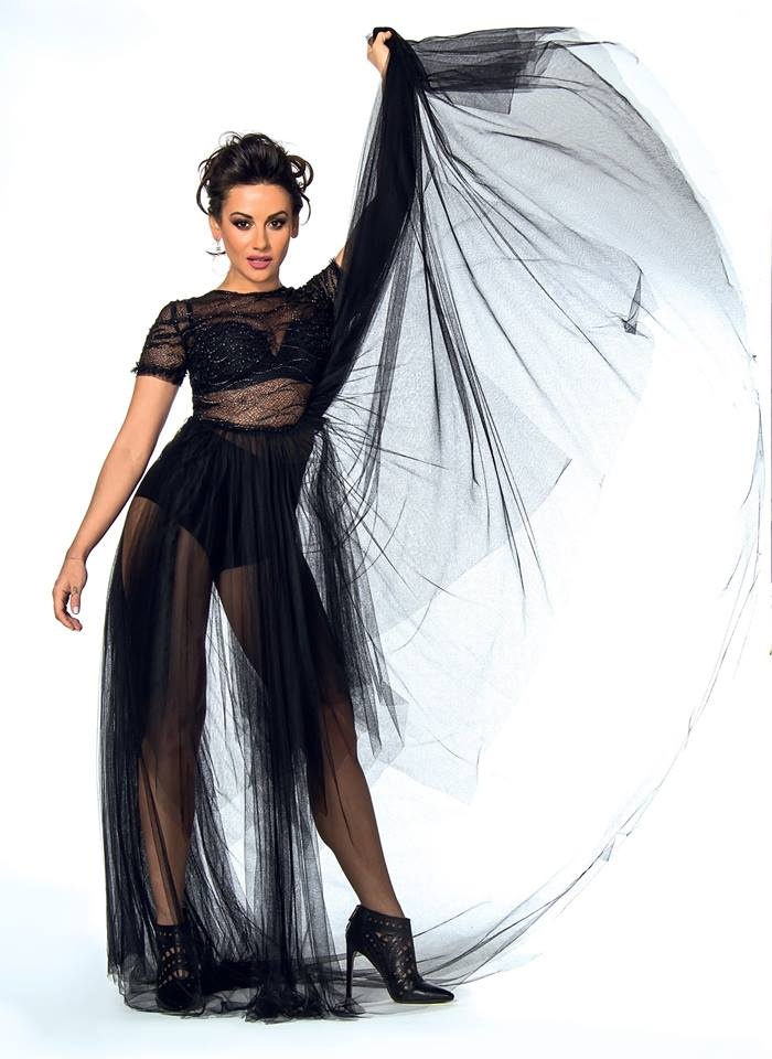 Με δερμάτινα και μίνι η Μουστάκα (photos)