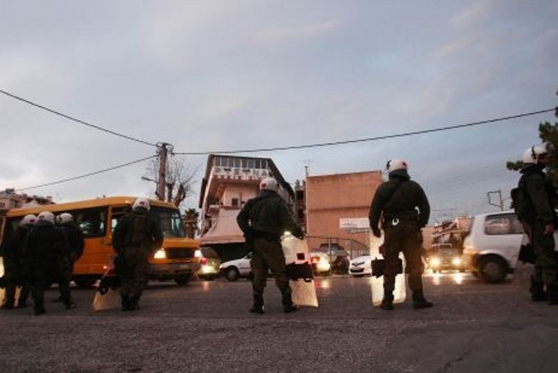 Η αστυνομία έχει περικυκλώσει τη Θύρα 1! (photos)