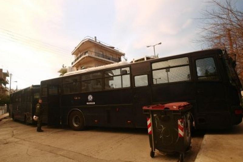 Η αστυνομία έχει περικυκλώσει τη Θύρα 1! (photos)