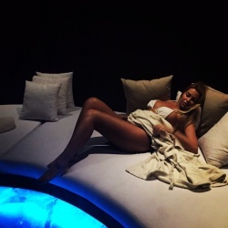 Ελληνίδα τούμπανο «ισοπεδώνει» τις Μαλβίδες! (photos)