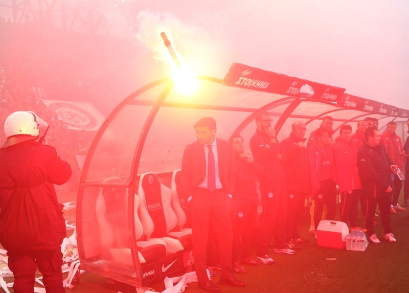 ΠΑΟΚ-Ολυμπιακός: Ψάρια, ντου και... ξύλο! (videos, photos)