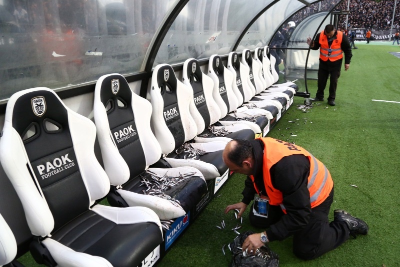 ΠΑΟΚ-Ολυμπιακός: Ψάρια, ντου και... ξύλο! (videos, photos)