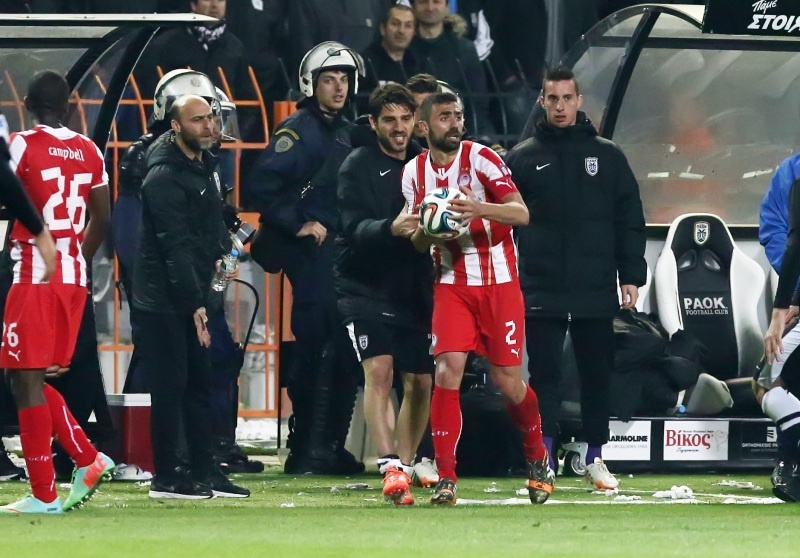 ΠΑΟΚ-Ολυμπιακός: Ψάρια, ντου και... ξύλο! (videos, photos)