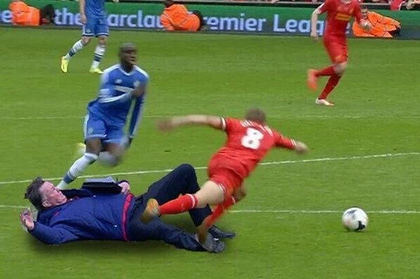 Τρελάθηκε το διαδίκτυο με την… πτώση του Φαν Χάαλ! (photos+videos)