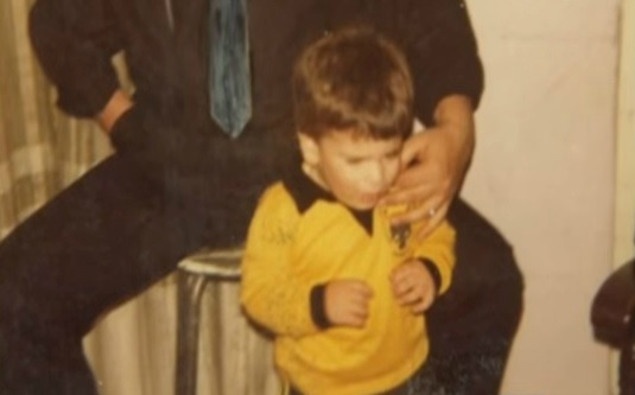 Ο Παντελίδης με φανέλα της ΑΕΚ (photo)