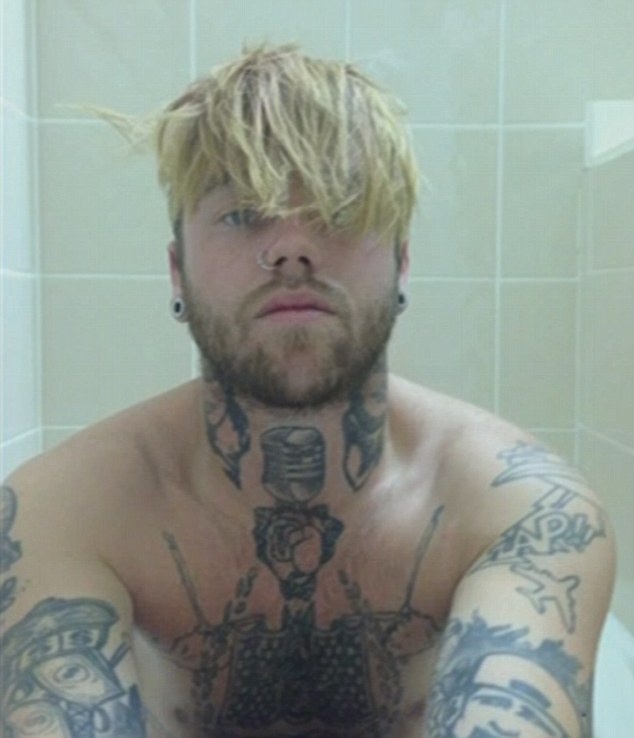 Πλάκωσε στο ξύλο την όμορφη γυναίκα του κι έστειλε βίντεο στους φίλους του για να γελάσουν! (photos+video)