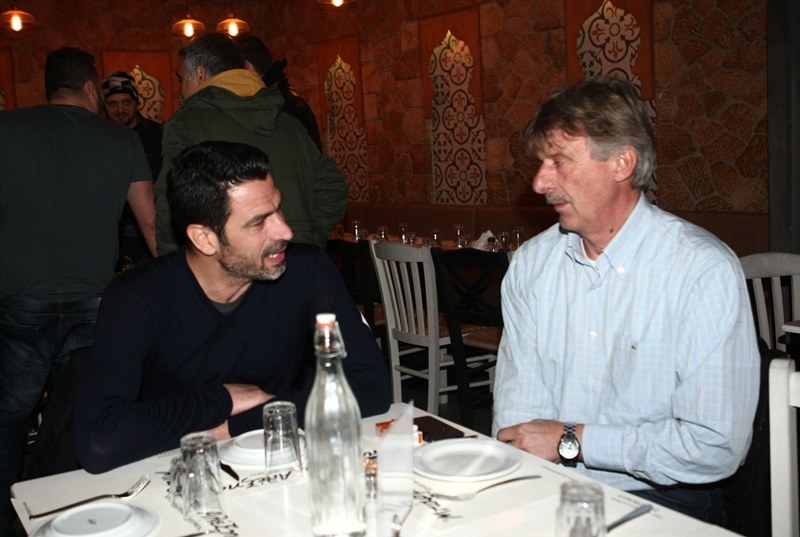 ΣΥΓΚΛΟΝΙΣΤΙΚΟ! Ο Μανωλάς τραγουδά τον ύμνο της ΑΕΚ! (photos+video)