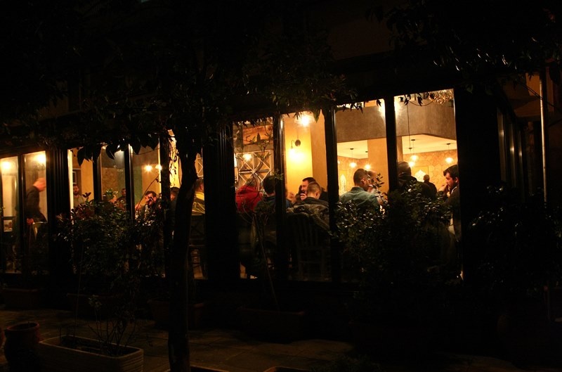 ΣΥΓΚΛΟΝΙΣΤΙΚΟ! Ο Μανωλάς τραγουδά τον ύμνο της ΑΕΚ! (photos+video)