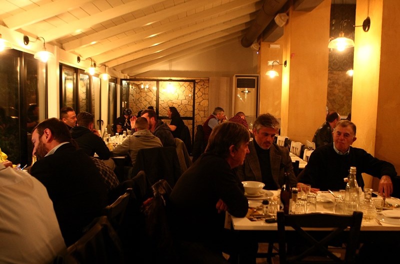 ΣΥΓΚΛΟΝΙΣΤΙΚΟ! Ο Μανωλάς τραγουδά τον ύμνο της ΑΕΚ! (photos+video)