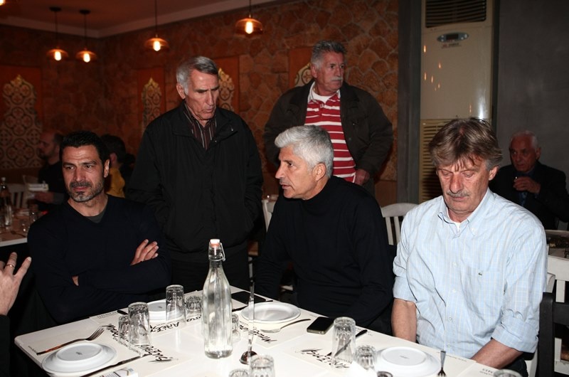 ΣΥΓΚΛΟΝΙΣΤΙΚΟ! Ο Μανωλάς τραγουδά τον ύμνο της ΑΕΚ! (photos+video)