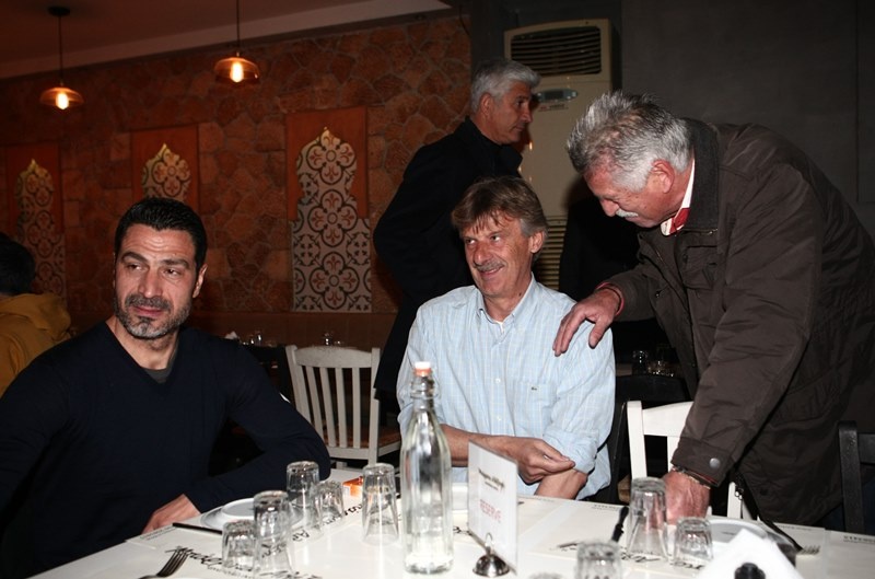 ΣΥΓΚΛΟΝΙΣΤΙΚΟ! Ο Μανωλάς τραγουδά τον ύμνο της ΑΕΚ! (photos+video)