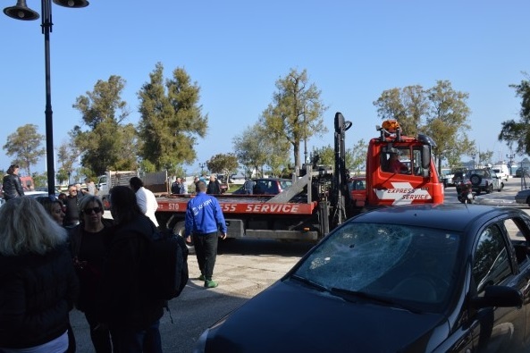 Λευκάδα: Επτά τραυματίες από τα επεισόδια! (photos)