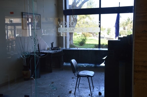 Λευκάδα: Επτά τραυματίες από τα επεισόδια! (photos)