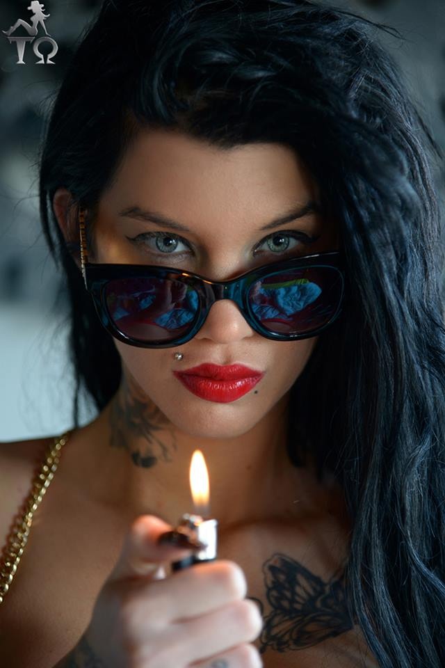 Στα… κόκκινα η Αλεξάνδρου (photos)