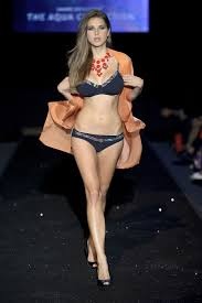 Μοντέλα υπάρχουν πολλά, Tasha όμως μόνο μία! (photos, videos)