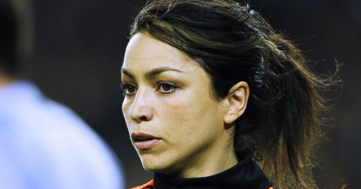 Τέλος το ποδόσφαιρο για την Καρνέιρο! (photos)