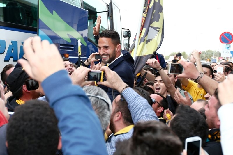Σήκωσαν τους παίκτες της ΑΕΚ στα χέρια! (photos)