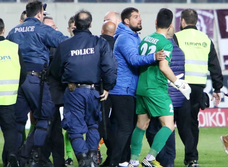 Γιούχα και ένταση στο Λάρισα-Καλλιθέα! (photos, video)