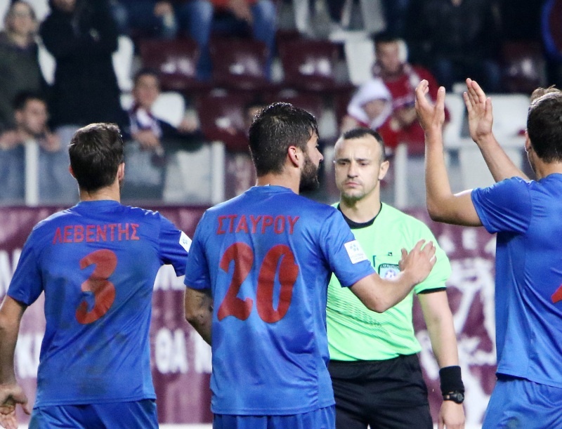 Γιούχα και ένταση στο Λάρισα-Καλλιθέα! (photos, video)