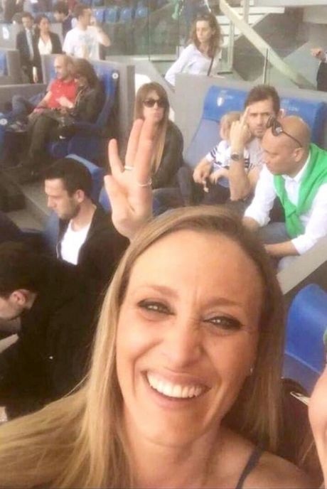 Την πάτησε η οπαδός της Ρόμα! (photo)