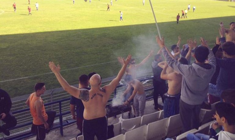 ΕΠΙΚΟ! Έβαλαν ψησταριά στην εξέδρα! (photo)